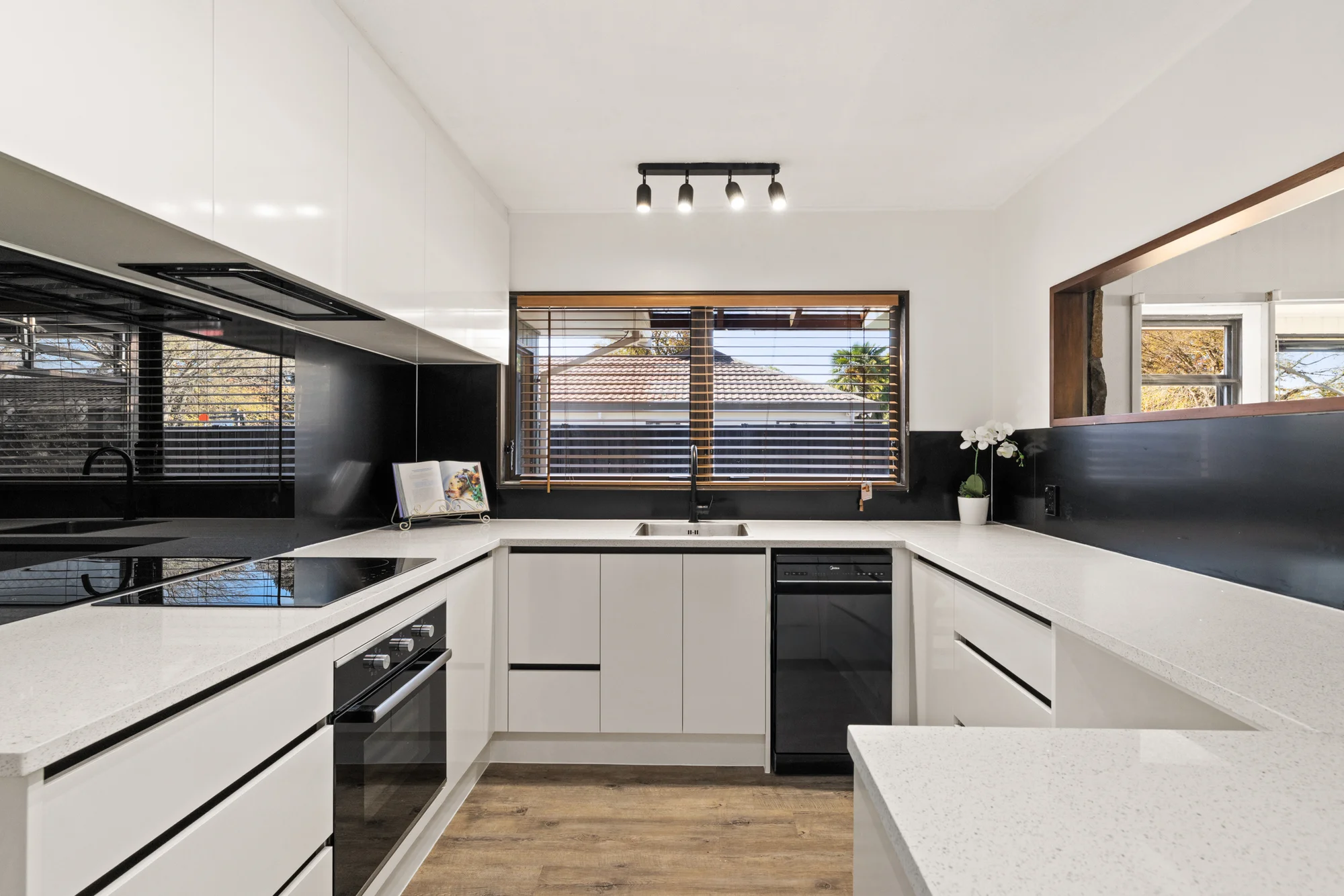 Mahora 2Kwarto Modernised Brick Unit With Park Views
