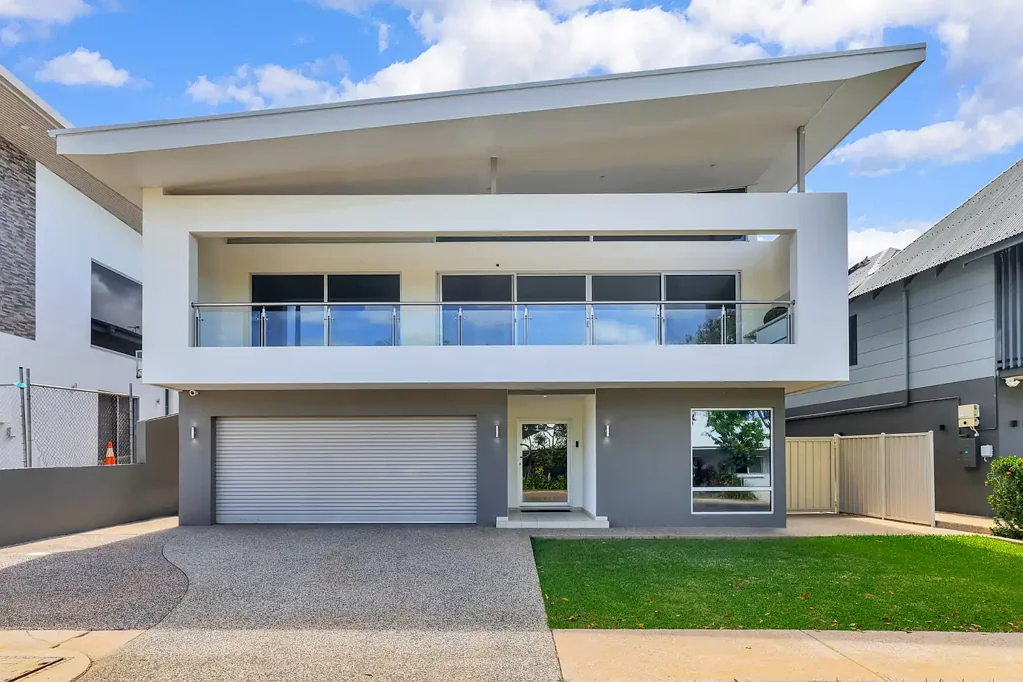 Stuart Park 4Kwarto Statement Living in a Premier Location - Sophistication at Every Turn!