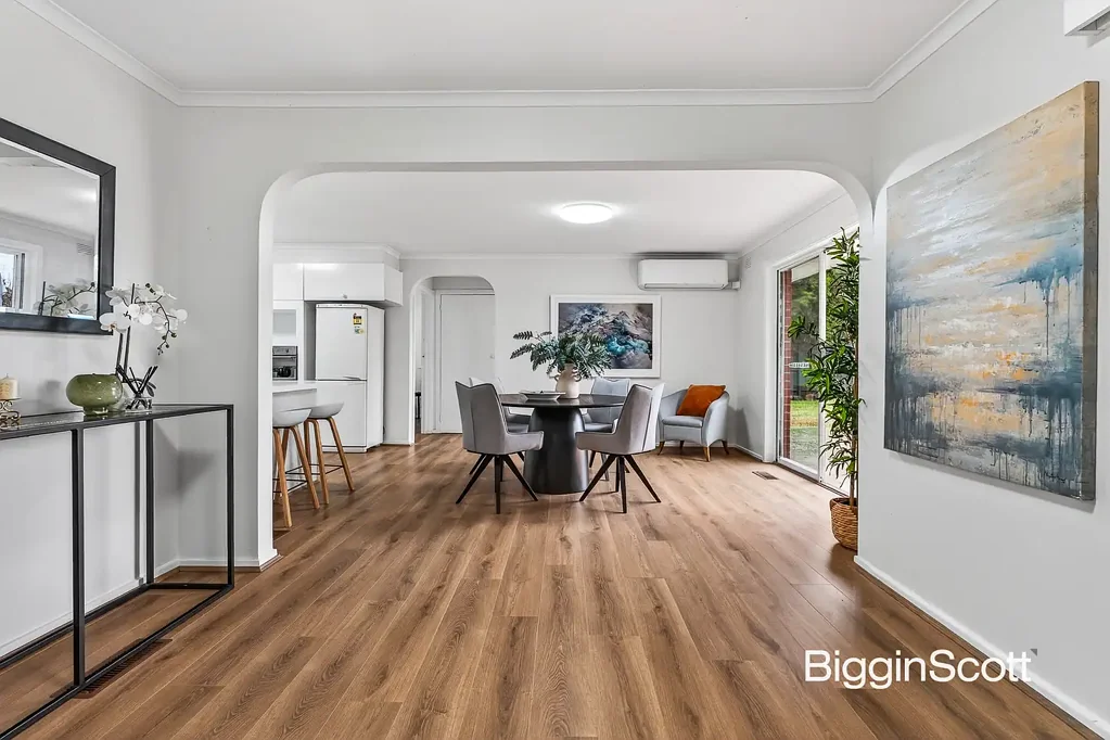 Glen Waverley 6غرفة نوم WIDE FRONTAGE, SPACIOUS FAMILY DESIGN IN BRENTWOOD SECONDARY ZONE!