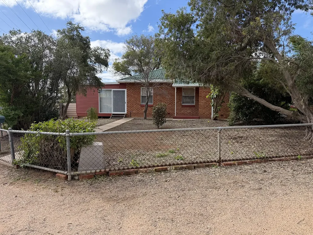 Port Pirie 3Moenga MAISONETTE WITH MORE