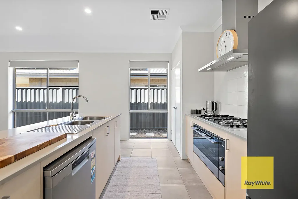 Forrestdale 4Phòng ngủ Stylish 2022 Build Offering Space, Comfort and Convenience
