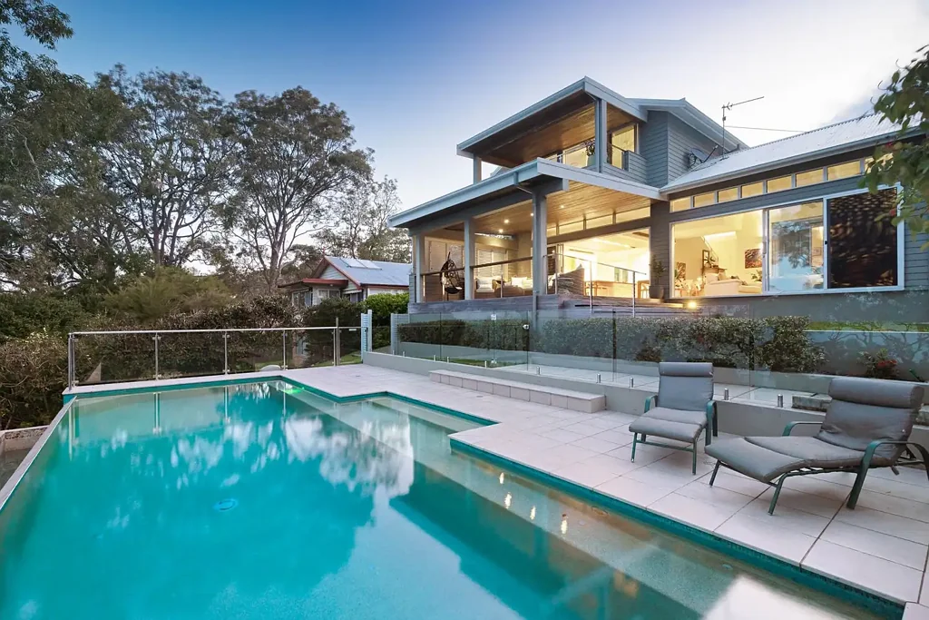 Coal Point 4房  World-Class Waterfront Home, Separately Titled Lake House, and Boat Shed with Studio - 6 Beds in Total