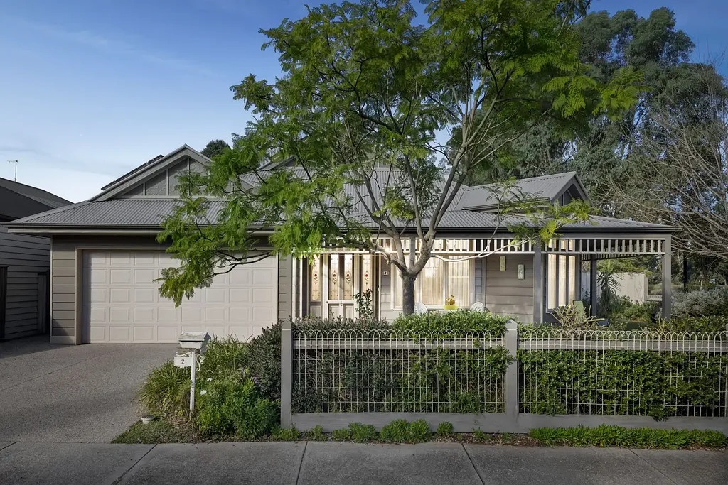 Eynesbury 4房  The Brief: Federation Charm, Family Space & Golf Course Views