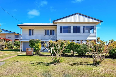 Torquay 3房  WATER VIEW - RENOVATED 2 STOREY HOME - 3 HUGE BEDROOMS - HIGH CEILINGS - MASSIVE LIVING AREAS - FENCED 643 m2 BLOCK - HUGE USABLE SPACE UNDERNEATH