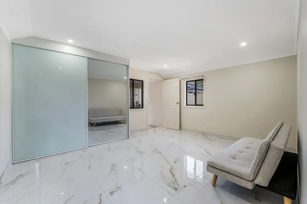 Comfort & Convenience in This Modern 2-Bedroom Granny Flat