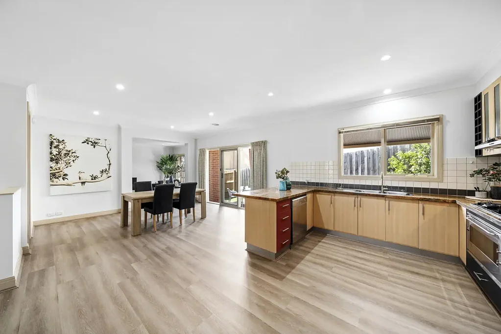 Templestowe 3બેડરૂમ Quietly Secluded, Newly Renovated Living Moments from Templestowe Village