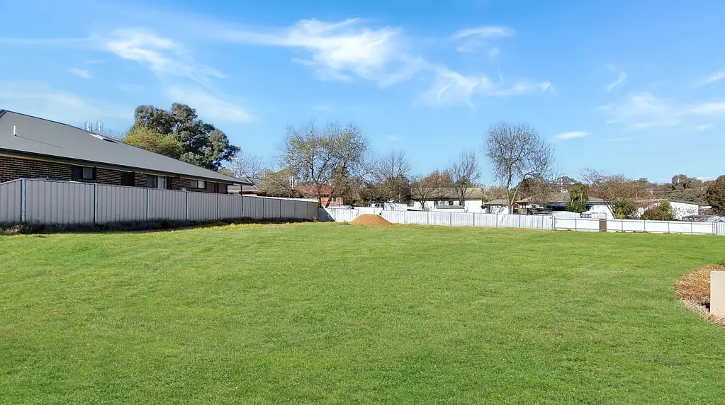2 Hargreaves  Crescent, Young, NSW 2594