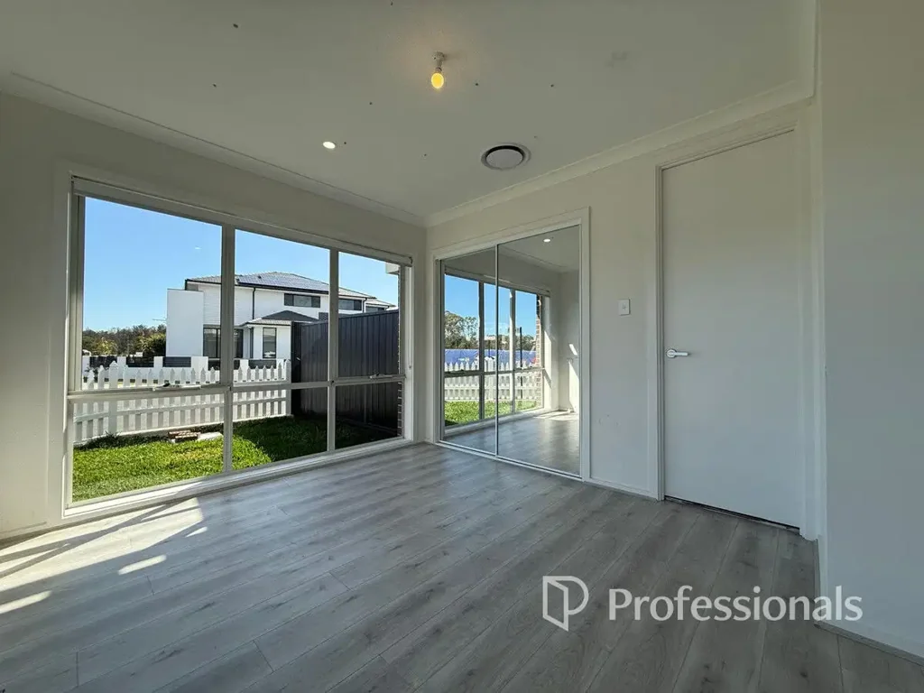 Five bedroom Family Home in The Ponds high School Catchment Area
