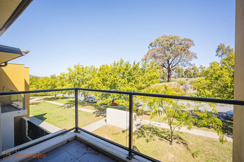 Franklin 2Zimmer Top floor Apartment with dual balconies overlooking Park Land