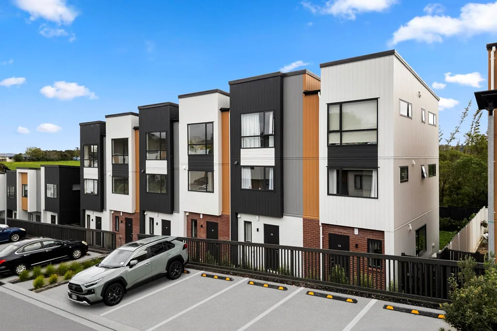 Glen Eden 3房  New Projects Started, Developer wants it sold!