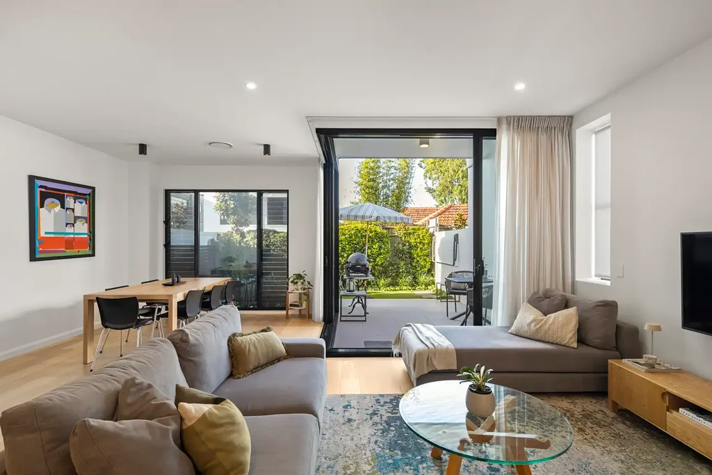 Taringa 3ਬੈੱਡਰੂਮ Contemporary Elegance Meets Effortless Living