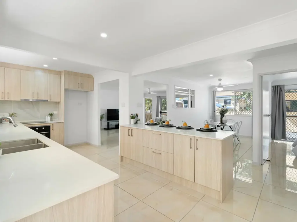 Runcorn 5房  现代角落天堂，人人有位  Contemporary Corner Haven with Room for Everyone