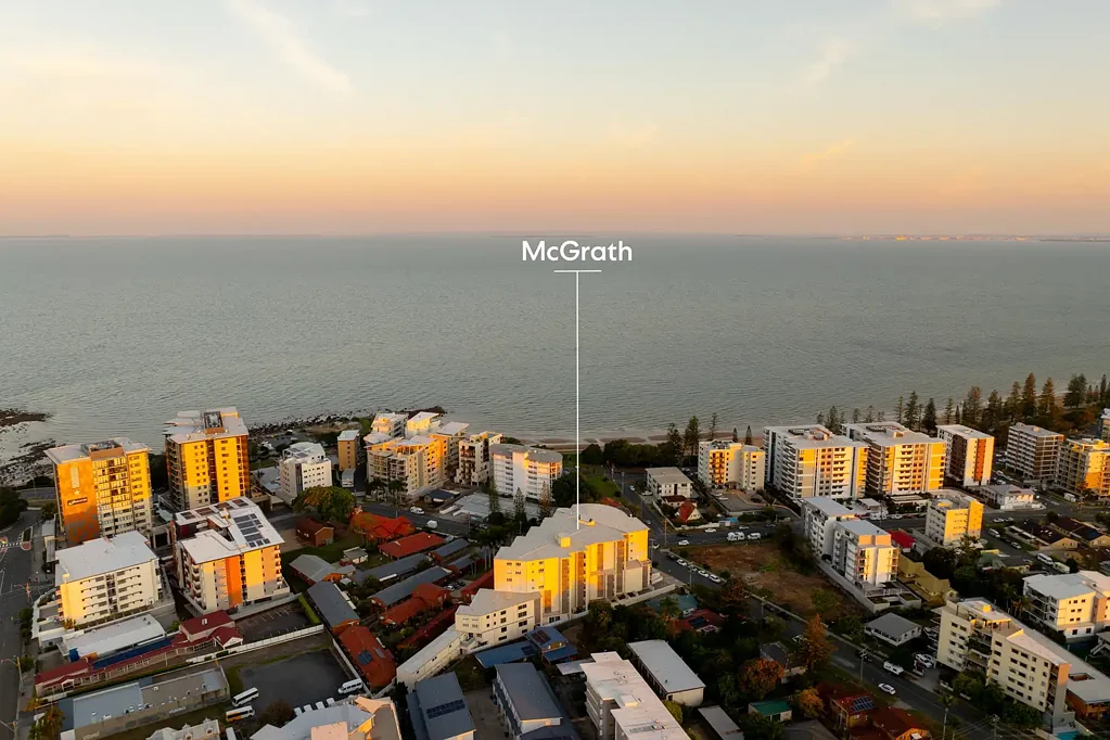 Redcliffe 3房 步行可达海滩 厨房石质台面 主卧独立卫浴 居民健身中心 安全社区管理 Effortless coastal living in the heart of Redcliffe