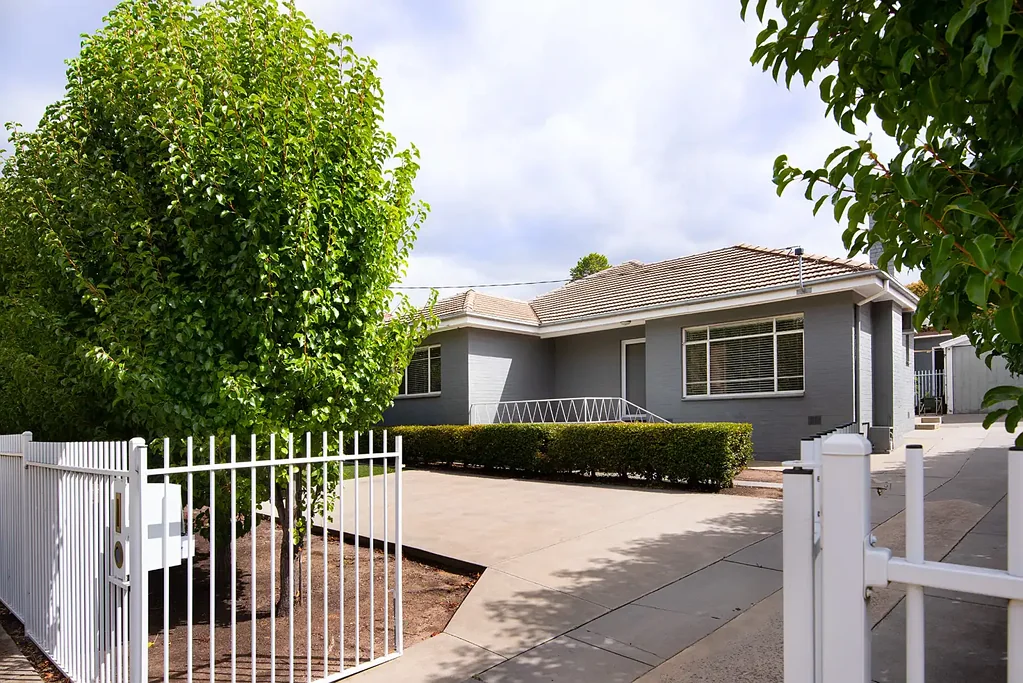 3 Bedroom home, Overlooking Crook Street Park