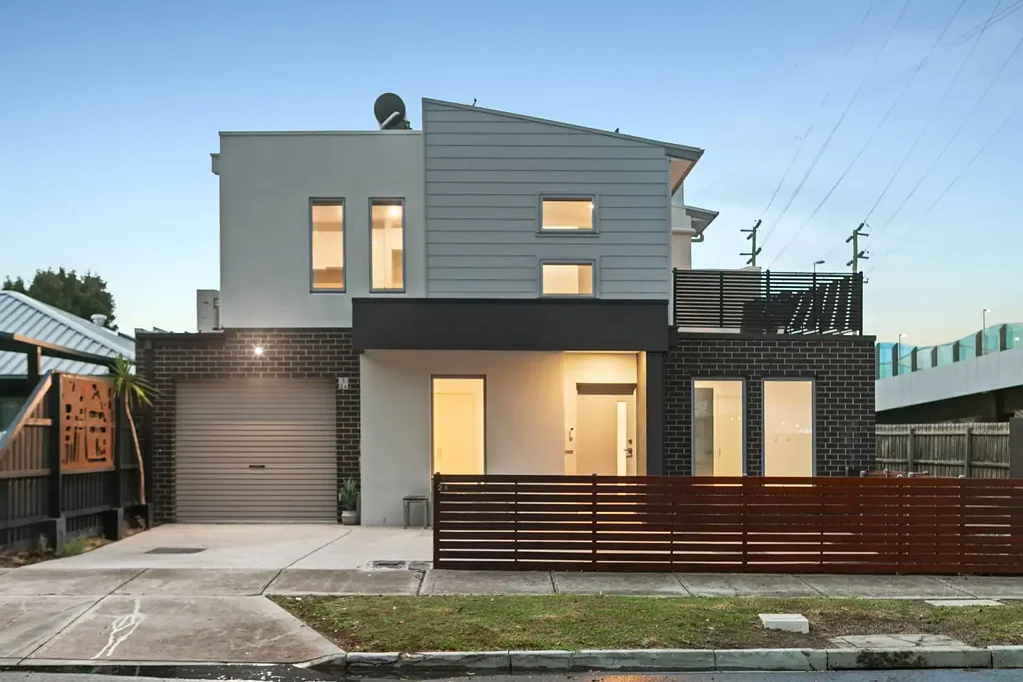 1/2A Lynch Road, Brooklyn, VIC 3012