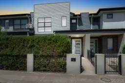 8 Fragrance Terrace, Manor Lakes