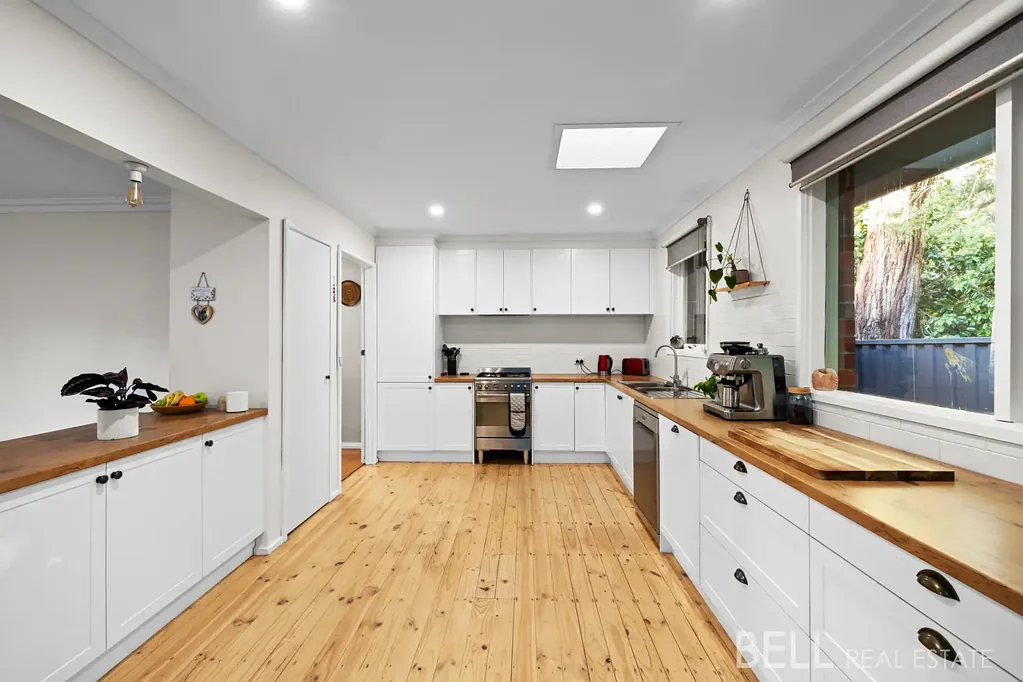 Montrose 4Kwarto Flexible Family Living with Multigeneration Appeal!
