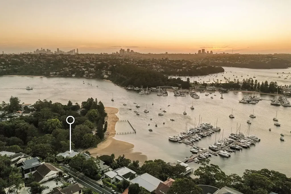 Blue-Chip Harbour-Side Entertainer with Award Winning Views