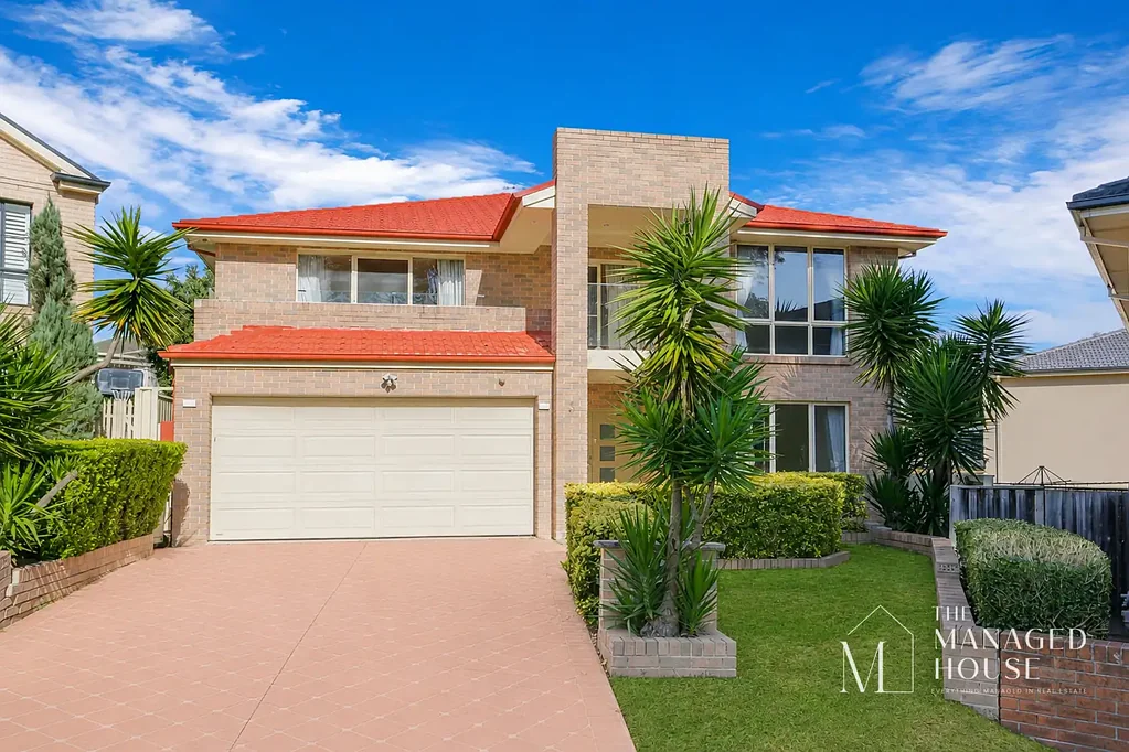 SPACIOUS FAMILY HOME WITH POOL !
