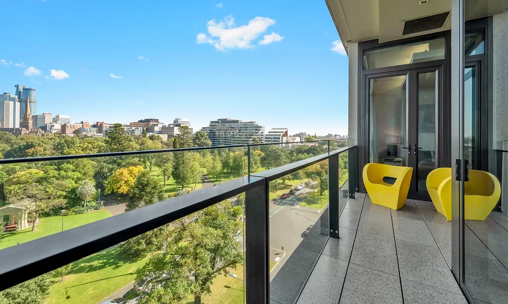 Luxurious one bedroom in Melbourne's Most Exclusive Development - Flexible Lease Terms