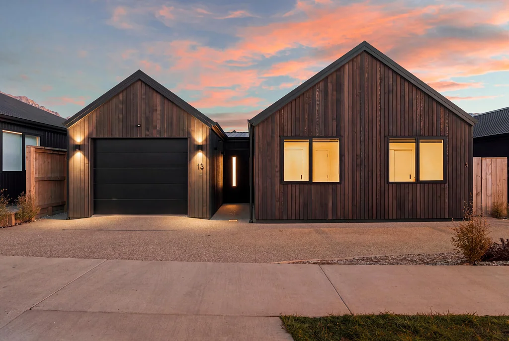 Jacks Point 6 Bedroom Strong living, strong income potential