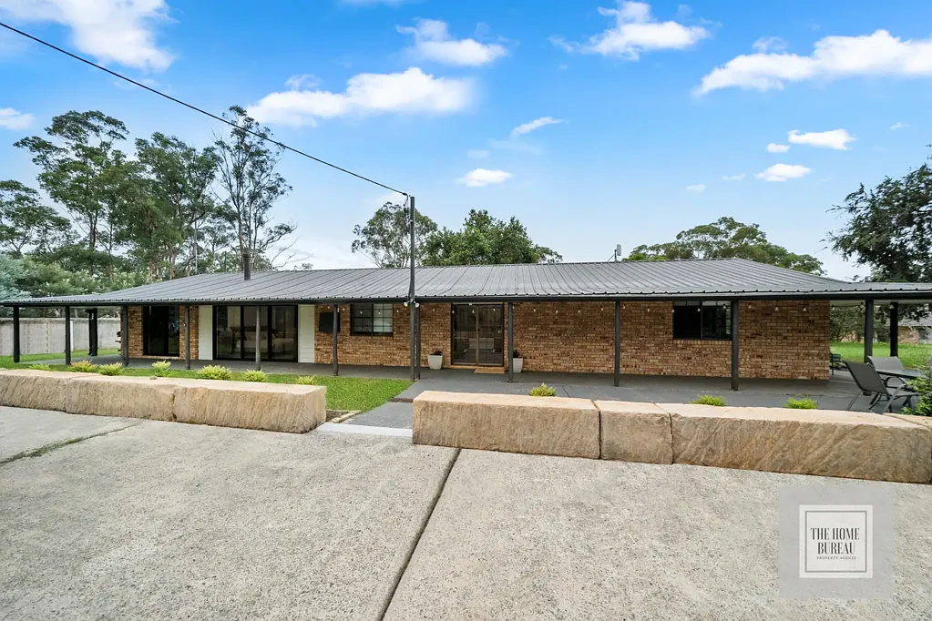 South Maroota 6 Bedroom Two Modern Homes. 25+ Acres. Zoned for Development.