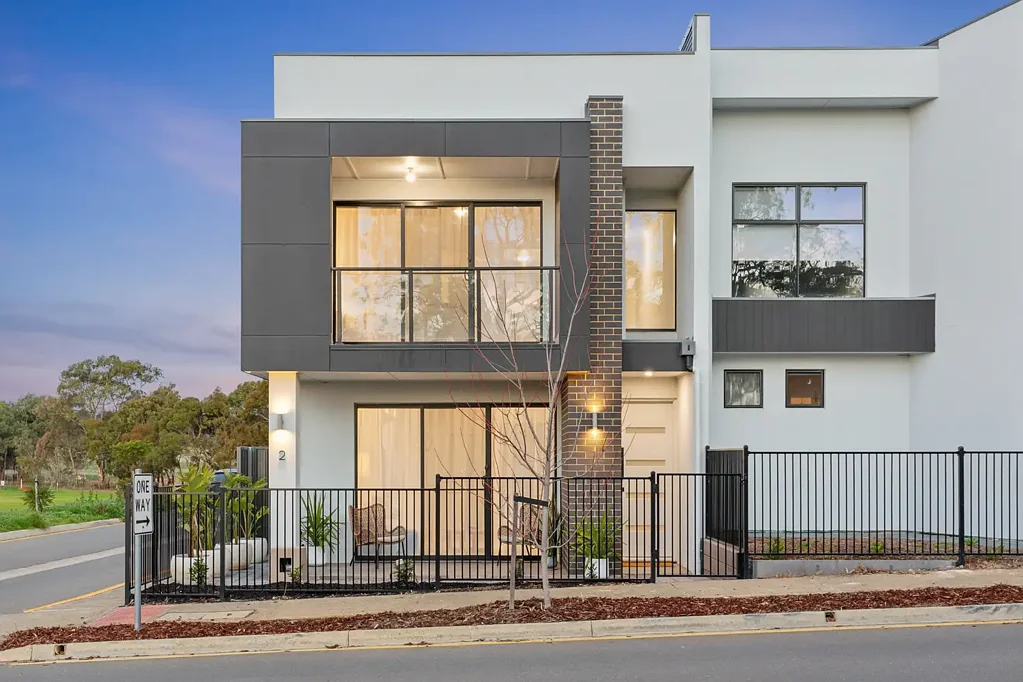 Mount Barker 3Zimmer Townhouse offering reserve & polo ground views