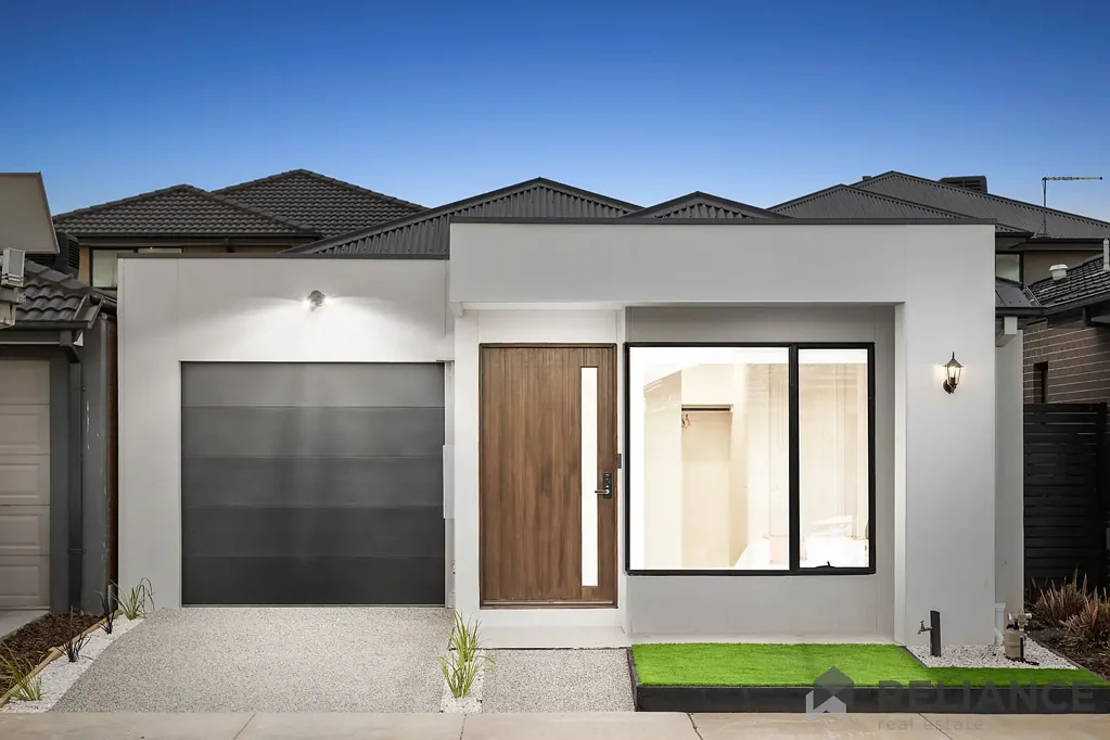 14 Iverson Circuit, Deanside, VIC 3336