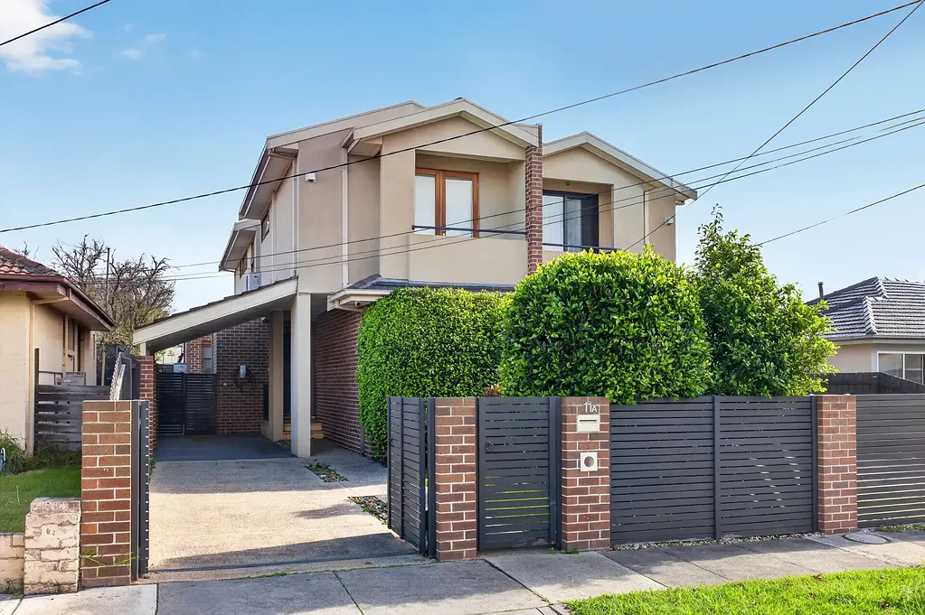 Spacious Family Living in a Prime Bentleigh East Location| FLARE REAL ESTATE