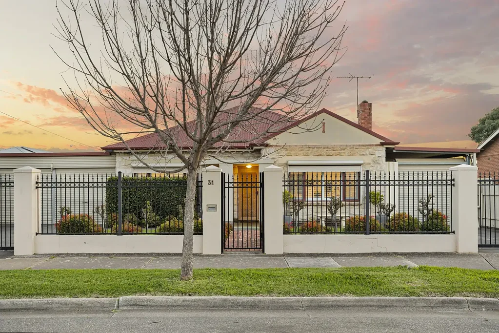 West Croydon 4Zimmer Welcome to Your New Place, Showcasing Character, Charm & Endless Internal & External Family Entertaining Options!