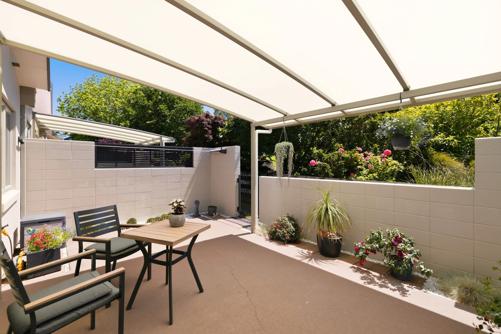 Judea 2Zimmer Secure and Peaceful: Over 40's Community Living
