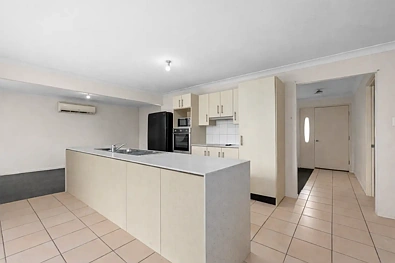 19 ERIC DR, BLACKSTONE QLD 4304, 4房, 2浴, House