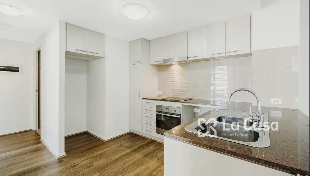 Convenience & Comfort | Oracle Ground-Floor Apartment - Flexible furnishing options – unfurnished or partly furnished