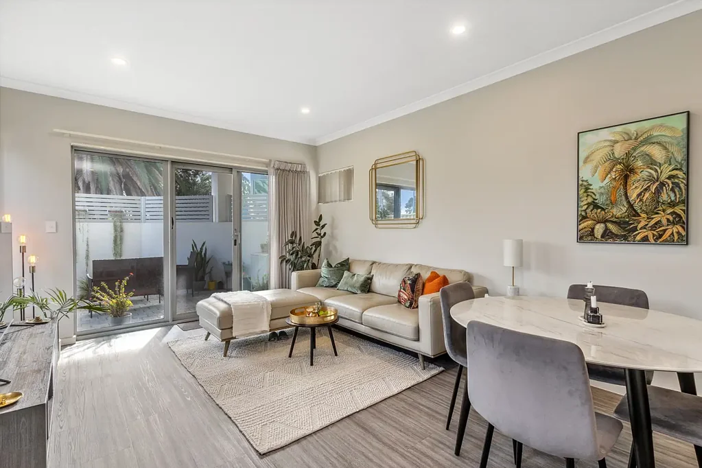 Warwick 2ห้องนอน Stylish Ground Floor Living with a Courtyard Twist