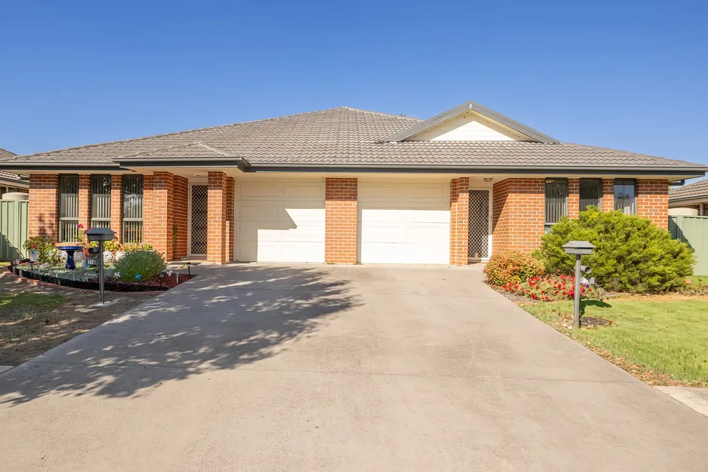 11B Mayoh Place, Young, NSW 2594