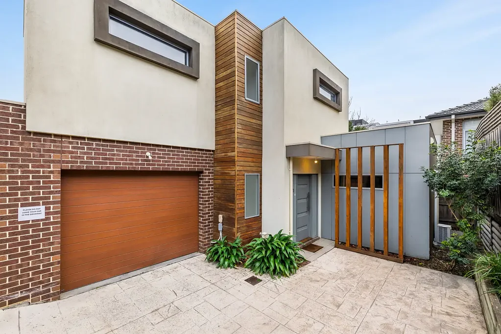 Kew 2कमरा Modern Two-Level Townhouse in Prime Kew