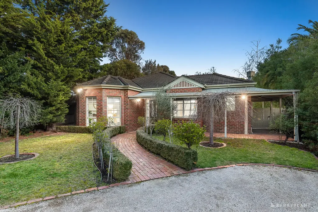 Templestowe 3ਬੈੱਡਰੂਮ Refined Living in a Prestigious Setting zoned for Serpell PS and EDSC