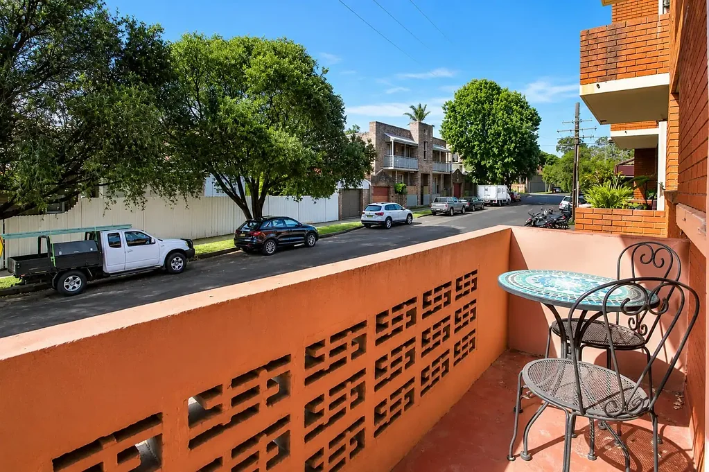 Updated two-bedroom unit in convenient Leichhardt location