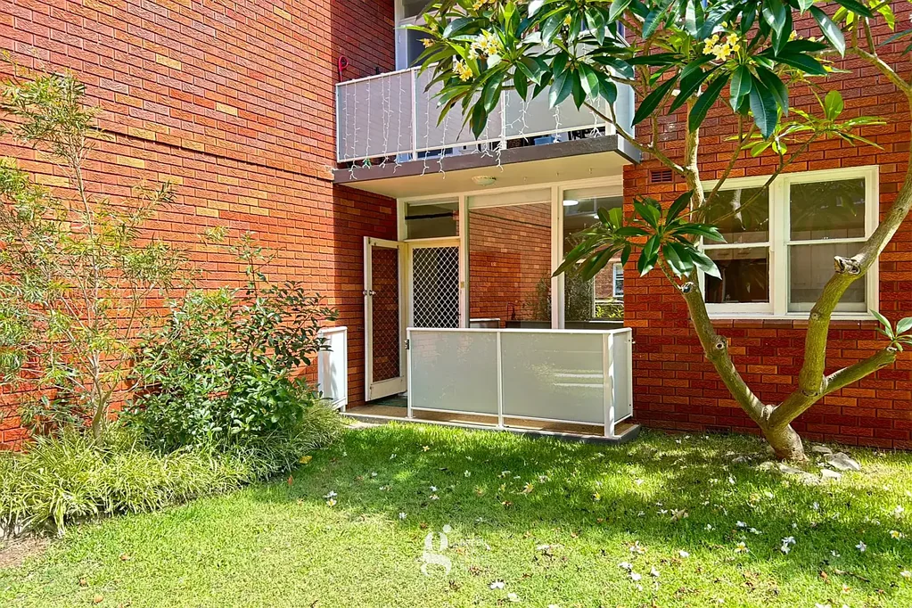 Quietly Positioned Ground-Floor Unit in the Heart of Sans Souci! Rare Beachside Location!