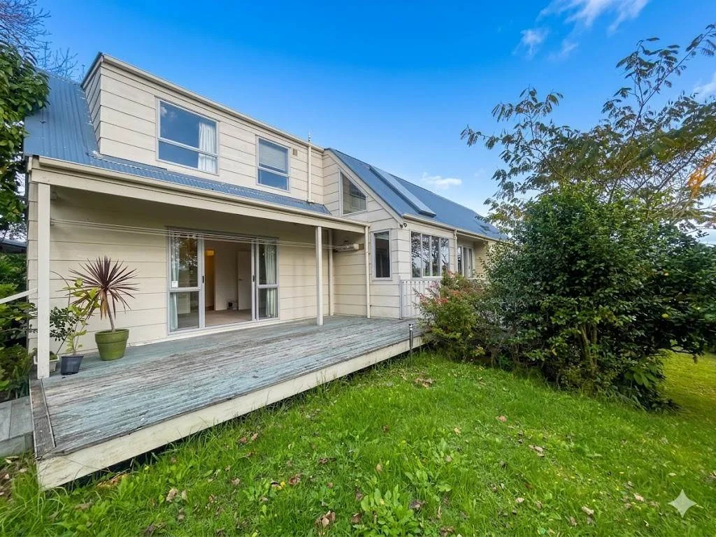 Charming 4-Bedroom Family Home in Serene Priva...