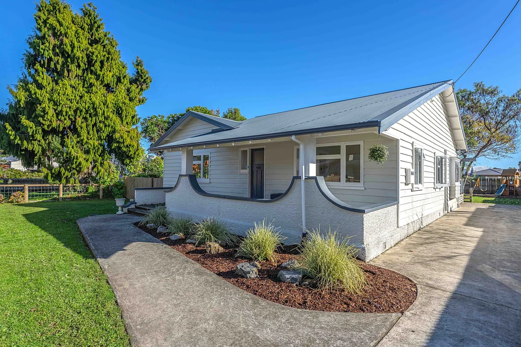 Otaki 3બેડરૂમ Classic 1920s Villa - Character, Comfort & Future Potential