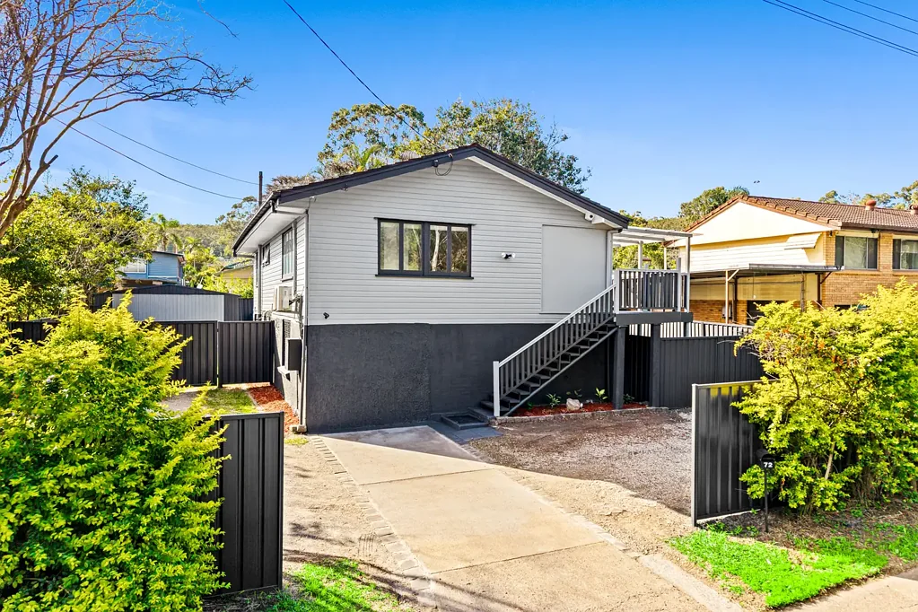 Salisbury 4chambre Modern Upgrades, Flexible Living and Unbeatable Convenience
