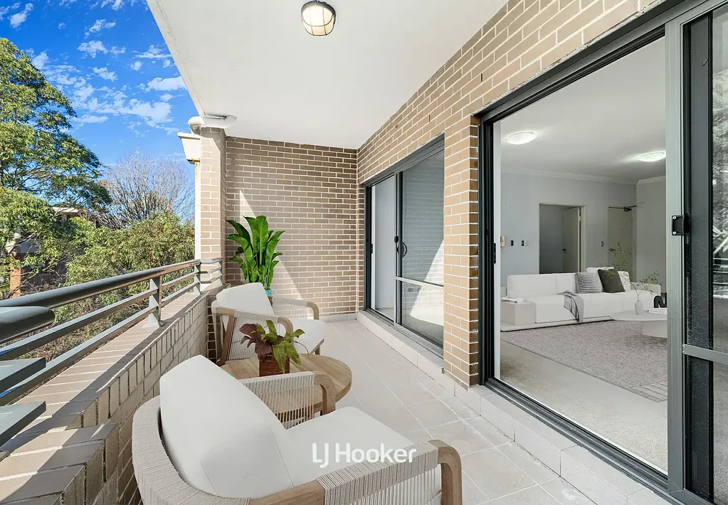 Pymble 3ਬੈੱਡਰੂਮ Set High, Oversized and Convenient with a Study Room & 2 Balconies!