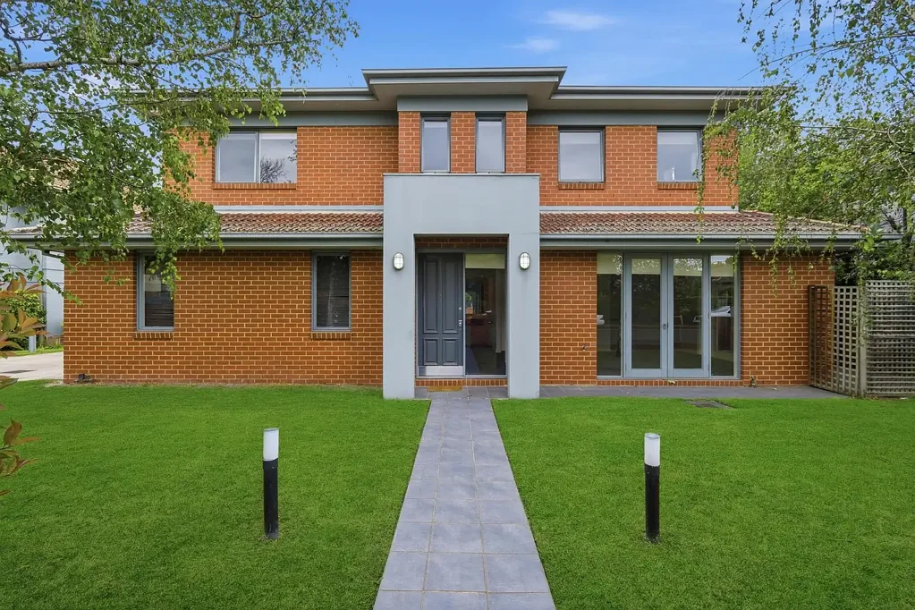 OPEN: SAT 15TH NOV 2:40PM - 2:55PM & TUES 18TH NOV 4:00PM - 4:15PM