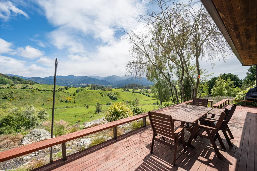 Ngatimoti  Productive farm land with two dwellings