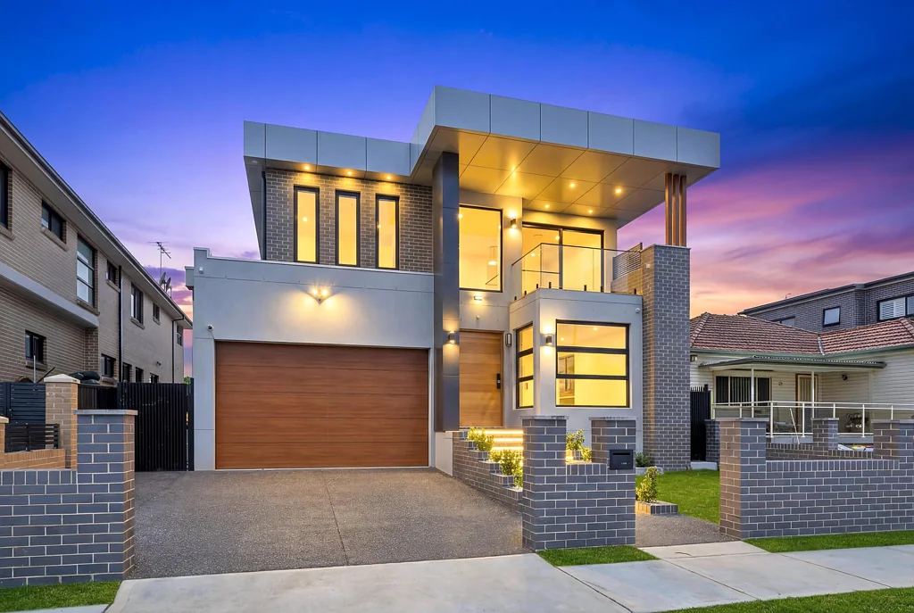 Auburn 5 Slaapkamer Grand Architectural Luxury Home in One of Auburn's Most Desirable Streets!!