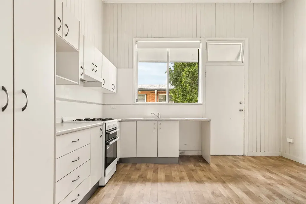 Spacious New Farm Apartment in Prime Location Close to Parks and Precincts
