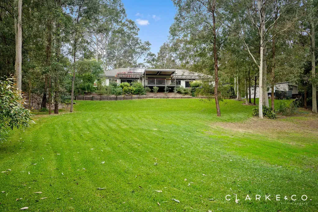 East Maitland 5ห้องนอน ACREAGE ELEGANCE IN THE HEART OF EAST MAITLAND!