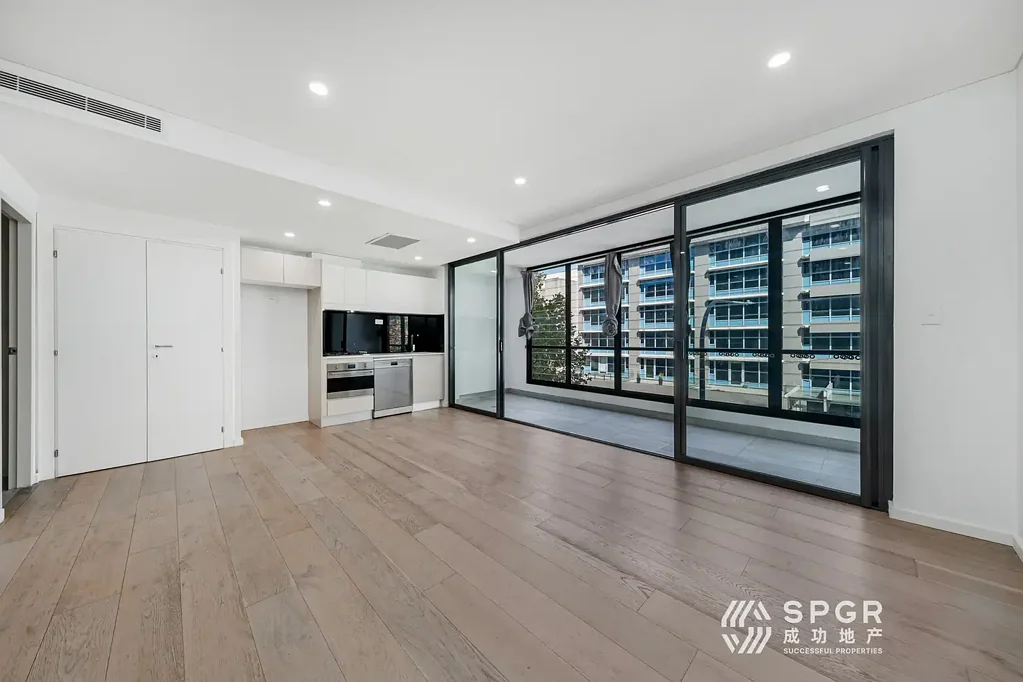 2 Minutes walking to Crows Nest Metro Station ！