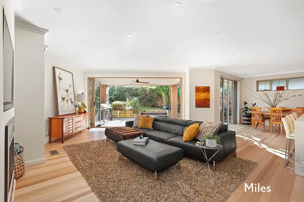 Eaglemont 4 Bedroom Prestigious Freestanding Residence with Sun-Drenched North-Rear Aspect